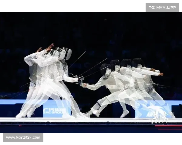 击剑世界杯花剑个人赛意大利选手法瓦雷托肖佩尼奇分获男女金牌